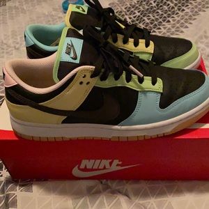 Free 99 low dunk size 9 men 10.5 women